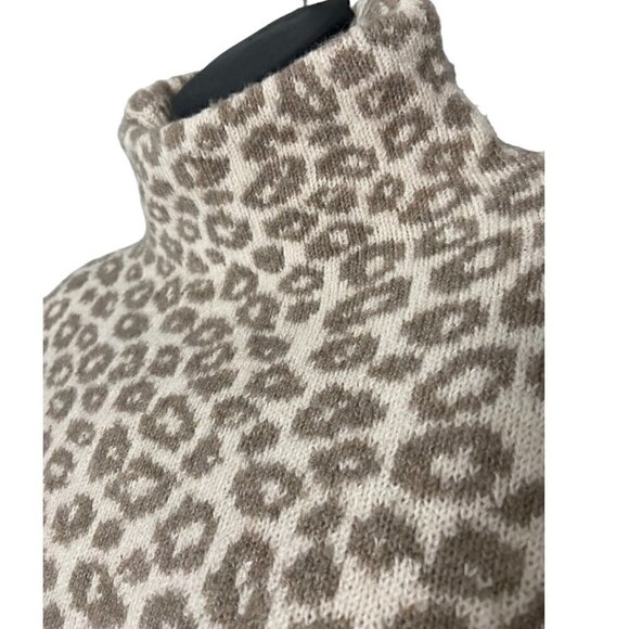 Leopard Print Turtleneck Sweater - Picture 5 of 7